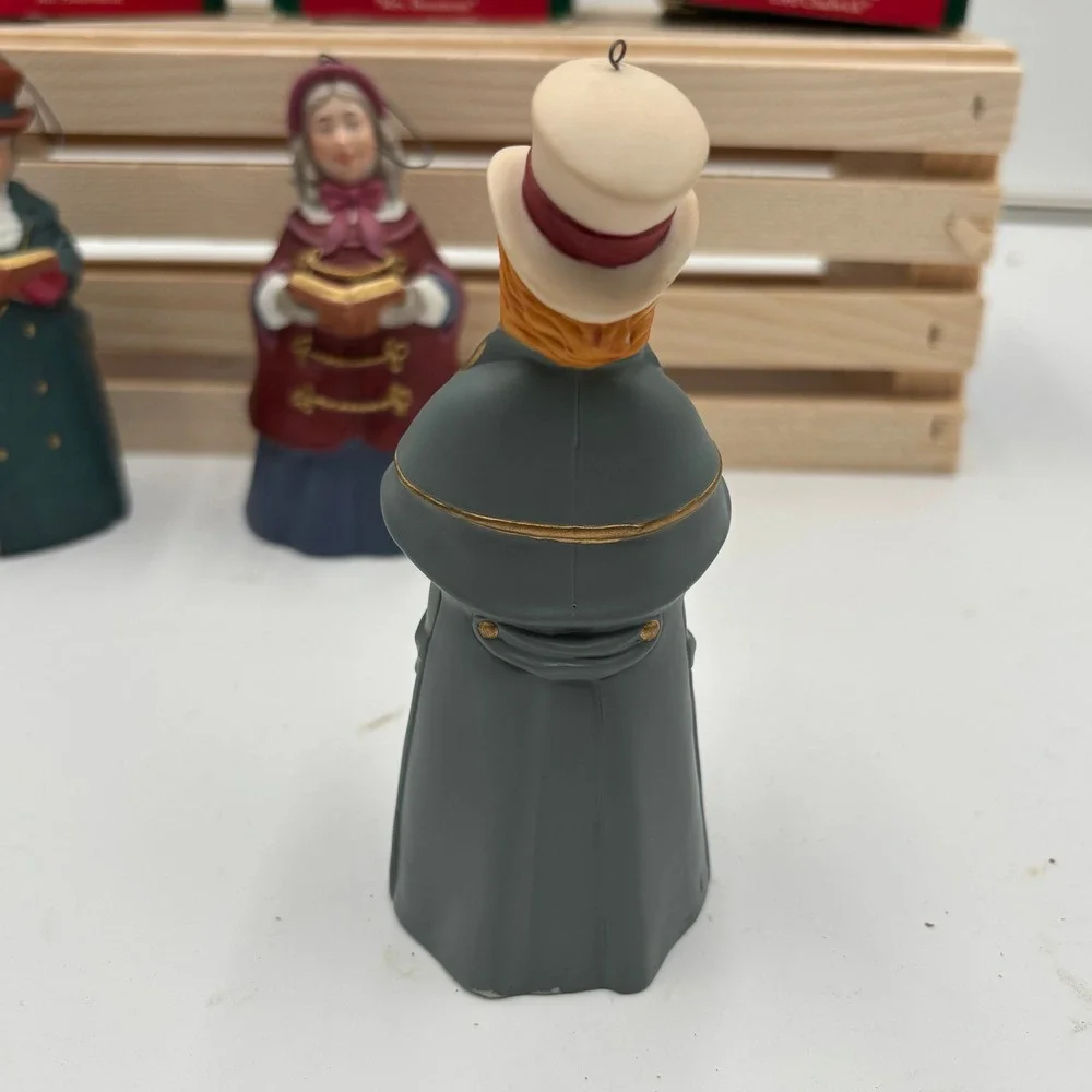 Hallmark Dickens Caroler Bell Set Mr Ashbourne Mrs Beaumont Lord‎ Chadwick 1990s